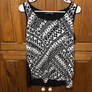 August Silk Women’s Black and White Geometric Patterned Tank Top Size L